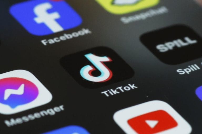 Découvrez le TikTok Shop, désormais disponible en Espagne et en Irlande, marquant une nouvelle ère pour le shopping en ligne sur la plateforme.
