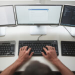 découvrez comment taper une flèche au clavier selon votre système d'exploitation et le logiciel utilisé grâce à nos méthodes simples et efficaces.